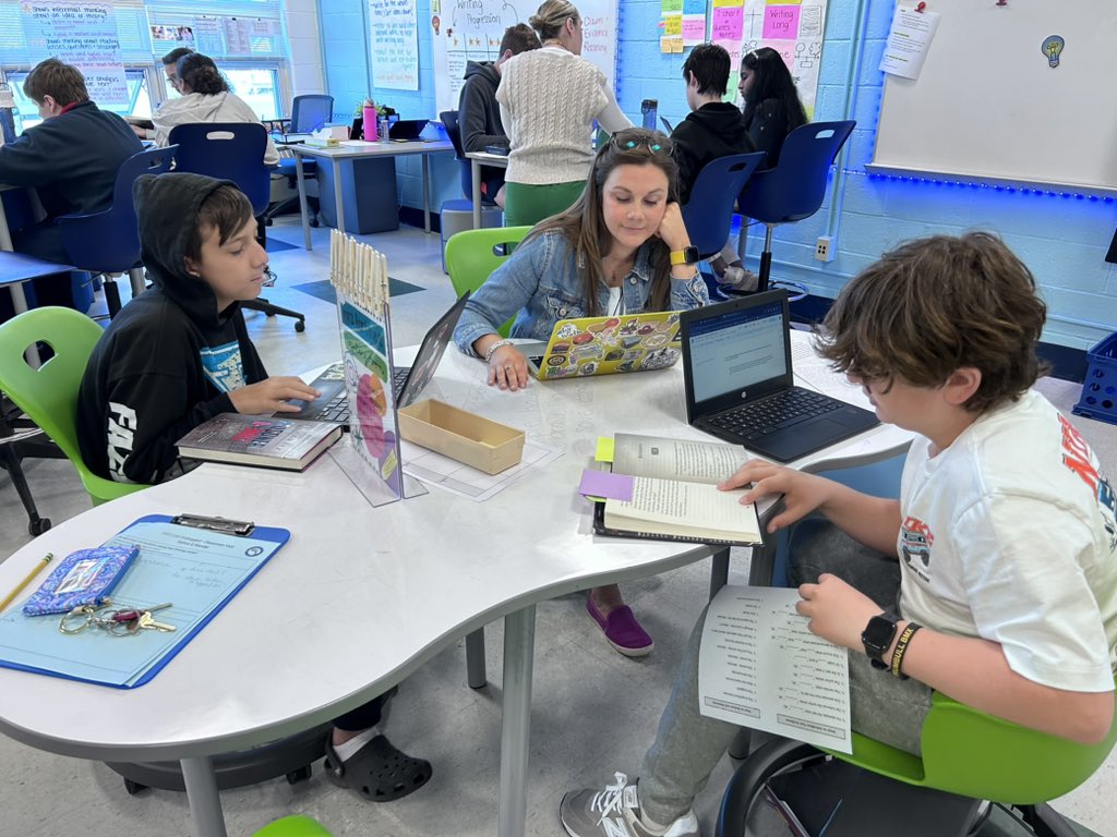 Mrs. Etense tweet media