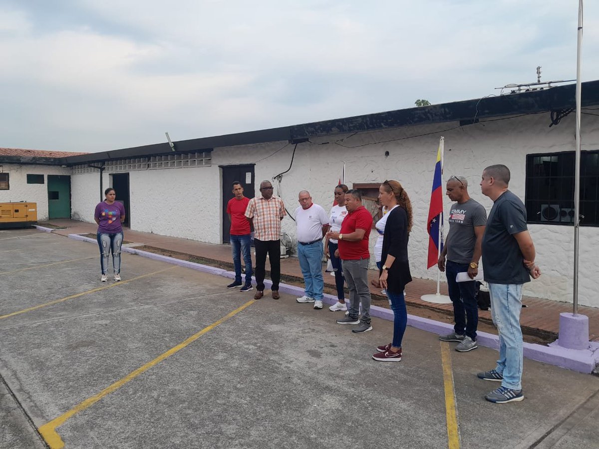 cubacooperaven's tweet photo. Estado Barinas, con la presencia del Vicejefe Integral de la MMCVEN Dr. Misael Áreas Reyes y la Jefa de Misiones Sociales Cubanas en Barinas, se celebra Día Regional de la Técnica Automotriz con el fin de mejorar el estado técnico de nuestros vehículos
#21AniversarioBarrioAdentro https://t.co/8YDq4BL2Mu