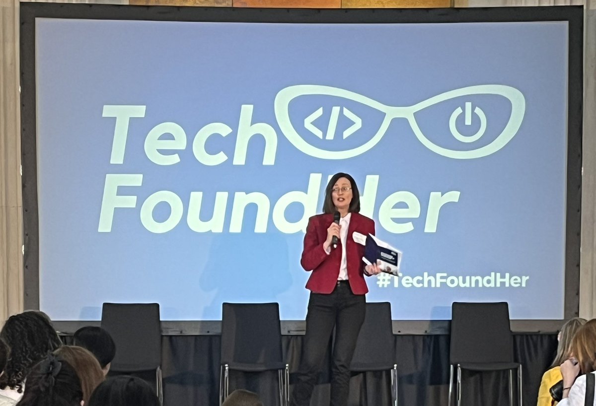 Maria Johnston from @DCUInvent reveals all the support for early stage founders that @DCU can provide ! Really good programme for pre-seed innovation. #techfoundher #femalefounders #innovation #tech