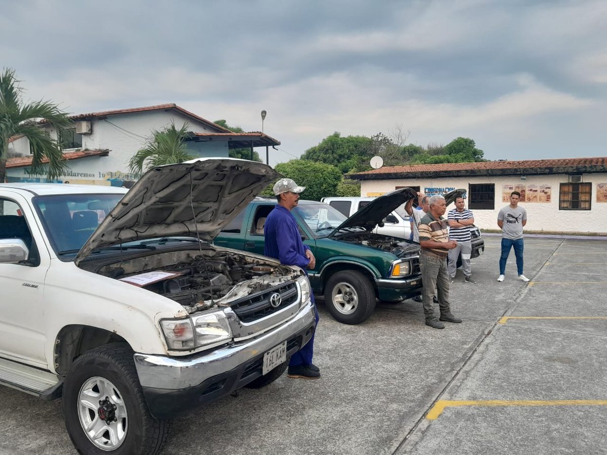 cubacooperaven's tweet photo. Estado Barinas, con la presencia del Vicejefe Integral de la MMCVEN Dr. Misael Áreas Reyes y la Jefa de Misiones Sociales Cubanas en Barinas, se celebra Día Regional de la Técnica Automotriz con el fin de mejorar el estado técnico de nuestros vehículos
#21AniversarioBarrioAdentro https://t.co/8YDq4BL2Mu