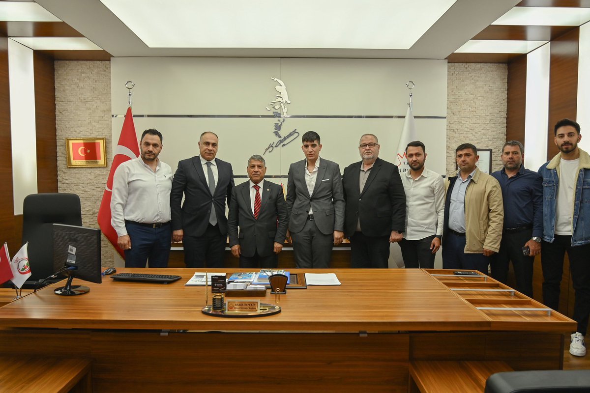 Şahinbey esnaf kefalet başkanı Murat GÜZEL Ve yönetimi belediye başkanımız Sayın Bekir ÖZTEKİN’E ziyarette bulunarak hayırlı olsun dileklerini ilettiler. Nazik ziyaretlerinden dolayı teşekkür ederiz.