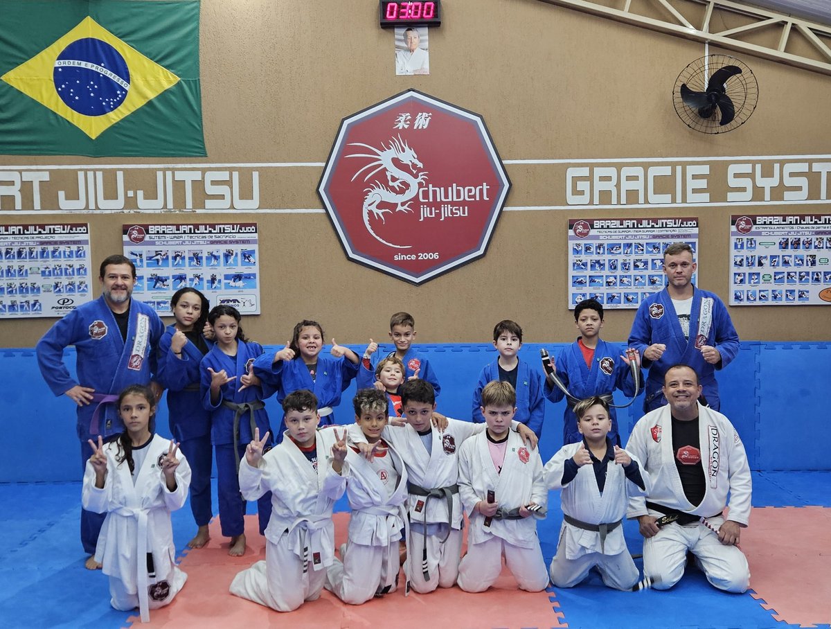 Treino das crianças de segunda-feira dia 15/04/2024.
Schubert Jiu-Jitsu Curitiba Gracie System. 
Venha fazer uma aula experimental. Informações WhatsApp 41 99950-5026
#gratidaoJesus #jiujitsugracie #jiujitsucuritiba #jiujitsu #GracieJiujitsu #graciesystem #MarcosSchubert