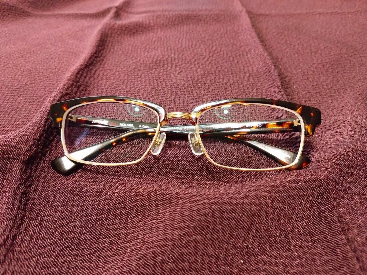 tn_hs_gonvessa's tweet photo. #ゴンベッサ眼鏡店
#ALOOK
ALOOK「NCD-1068」です👓
オーソドックスなデミブラウンのブローです✨
一癖あるモデルを掛けるのに飽きた時に、一周回って戻ってきて掛けることの多いモデルです😎 https://t.co/xBDaEaBzy3