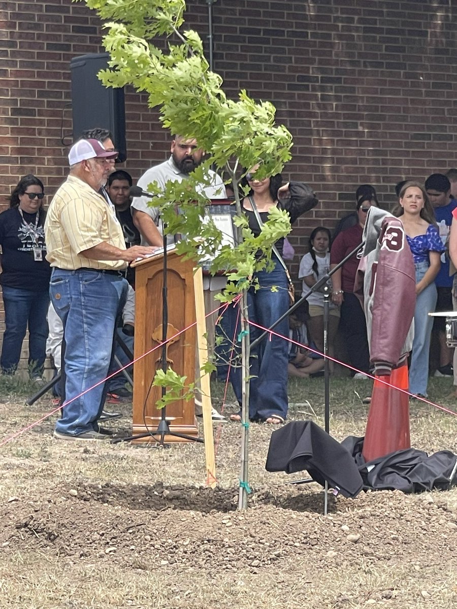 MarthaTG18's tweet photo. We miss you so much Beto. You will always be with us and you now have the best view of your UHS family!
#Loyal&True
#LosTorres https://t.co/FIhfZUA3DH