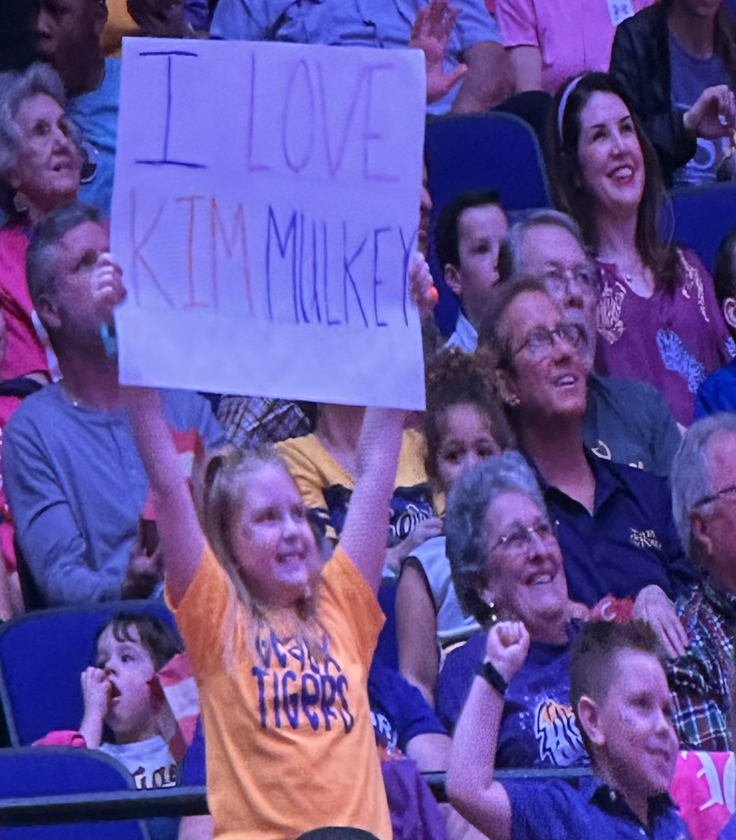 KimHimel's tweet photo. Hi Coach Mulkey! My daughter, Sam, has an awesome message for you! Thank you for inspiring her. Geaux Tigers!! 💜💛 @KimMulkey  @LSUwbkb https://t.co/kRME5o3vnP