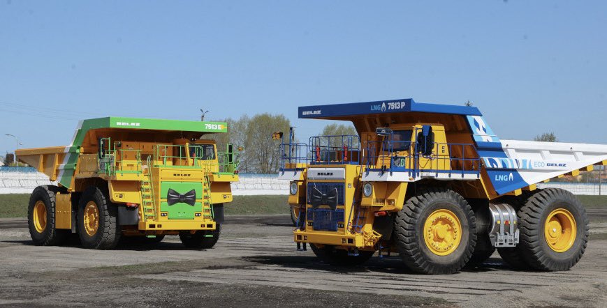 BELAZ presented new machines: the world's first ☝️ 130-tonne gas-powered dump truck and a 120-tonne battery-powered dump truck. Introduction of new technologies in mining is not only about economy, but also about ecology 🌳