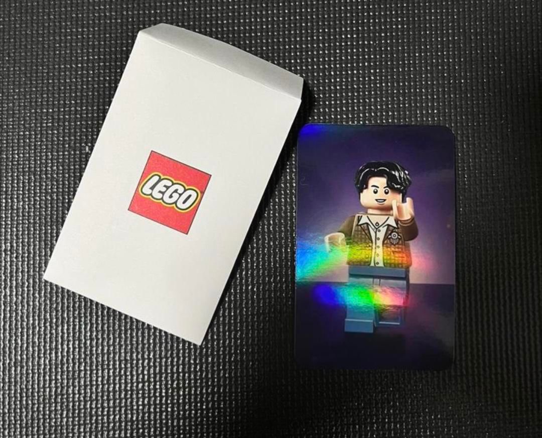 kook_photocards's tweet photo. @912daze Yes it's a real one. It was a gift with the Dynamite set on release in Lego Store South Korea.

Here‘s JK. https://t.co/co3JrSrSU9