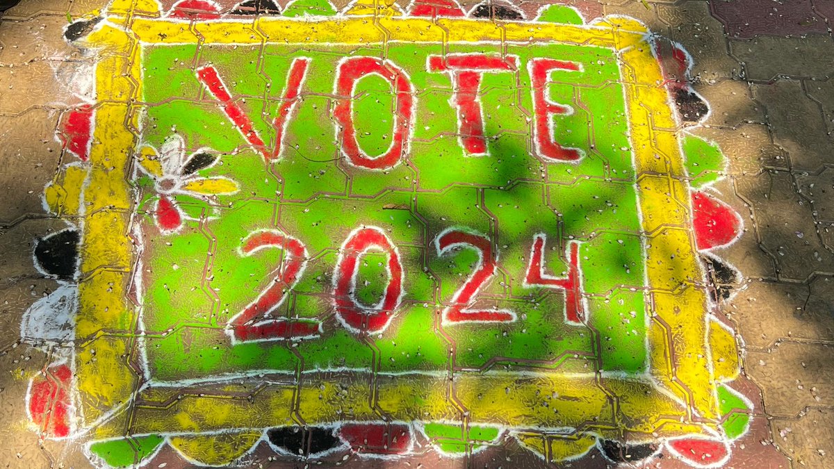 CollectorBgr's tweet photo. Under #SVEEP, Rangoli &amp; Mehendi competition and Signature Campaign was organised at PS Nodal High School, Saintala under 69-Titlagarh AC. More than 150 school teachers participated &amp; were sensitized about electoral literacy. https://t.co/uj3rqDKAIG
