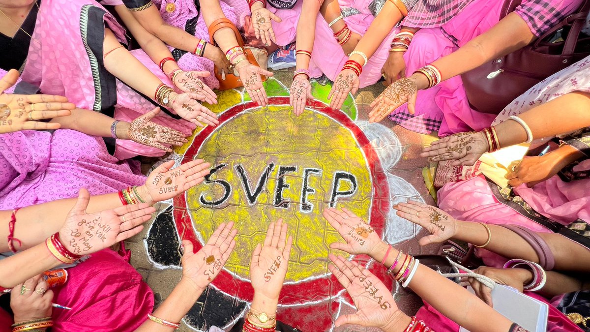 CollectorBgr's tweet photo. Under #SVEEP, Rangoli &amp; Mehendi competition and Signature Campaign was organised at PS Nodal High School, Saintala under 69-Titlagarh AC. More than 150 school teachers participated &amp; were sensitized about electoral literacy. https://t.co/uj3rqDKAIG