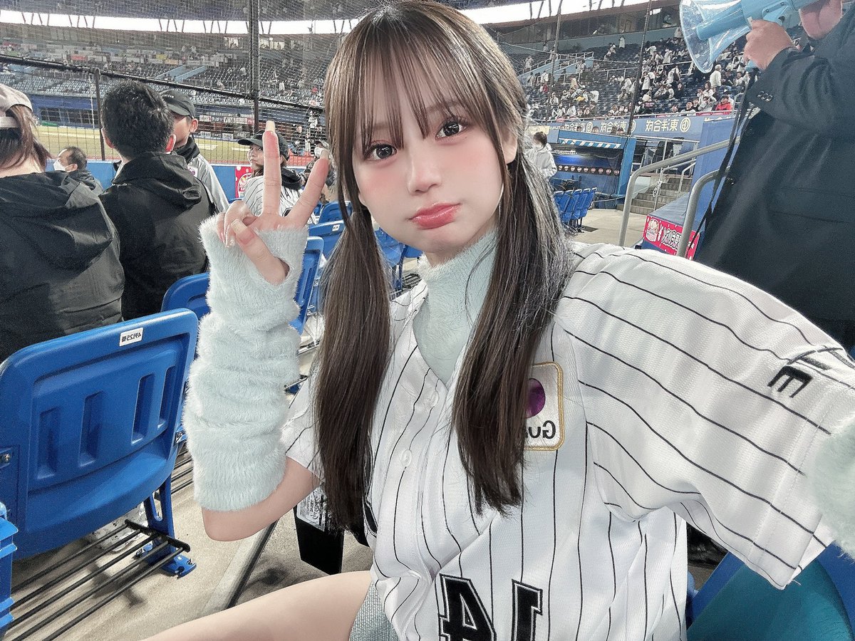 MYUMYU_48's tweet photo. ZOZOマリン 🏁 ロッテ vs ライオンズ
延長11回現地サヨナラまりほー！ ˖⋆࿐໋₊

ポランコ選手 、確信ホームランえぐいし
ヒロミナイトさいこ〜 ( 𖦹 𖦹 ) 🌛

#chibalotte https://t.co/0Ne7vTYZmm