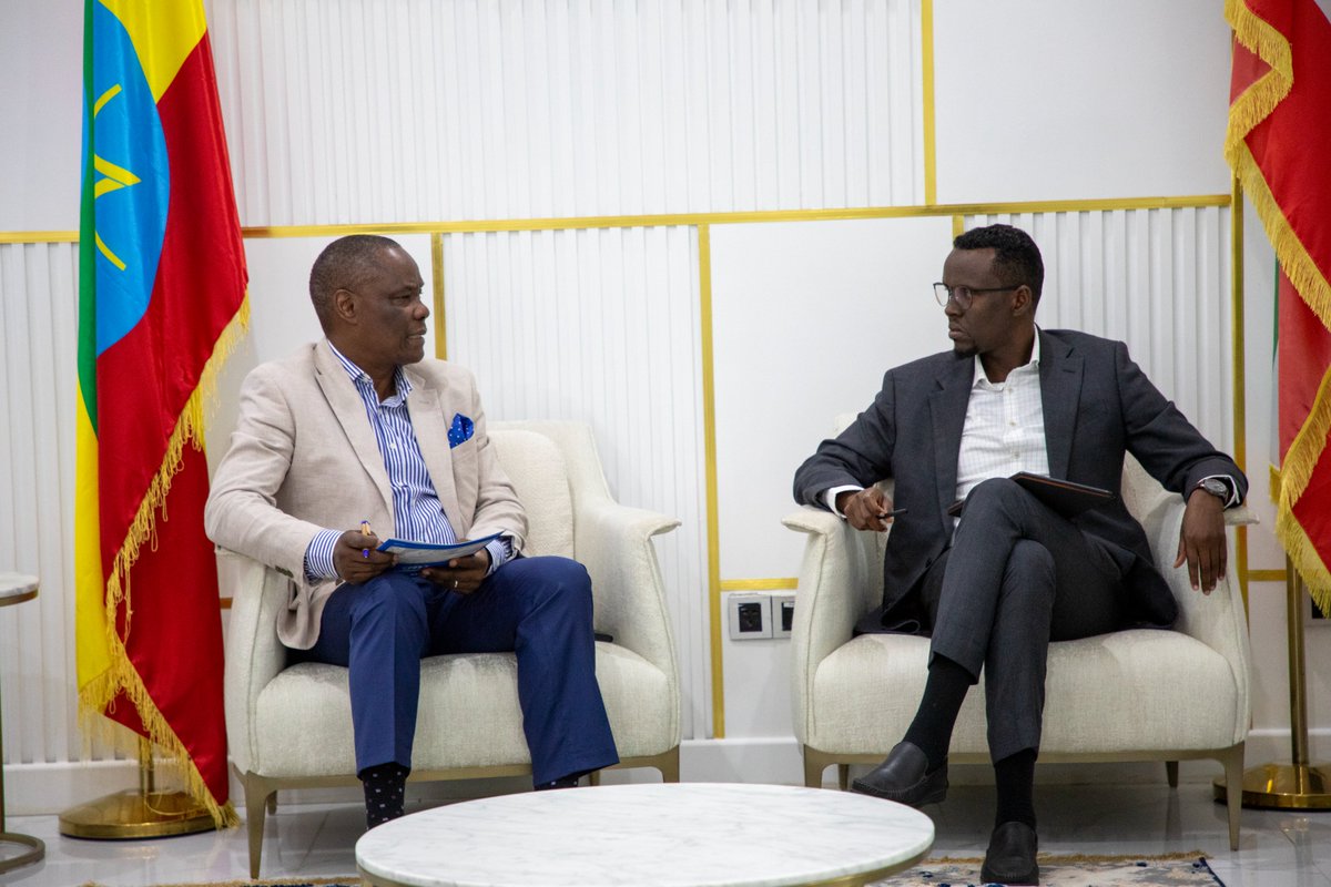 UNHCREthiopia's tweet photo. @UNHCREthiopia Representative @andrewMbogori met @SRS_President Vice President @ibrahimfarahaliin Jijiga.
The Representative commended the Somali Regional State for their invaluable assistance to #Refugees and the Government of🇪🇹's leadership in refugees' inclusion in the region. https://t.co/nB74gj3mpI