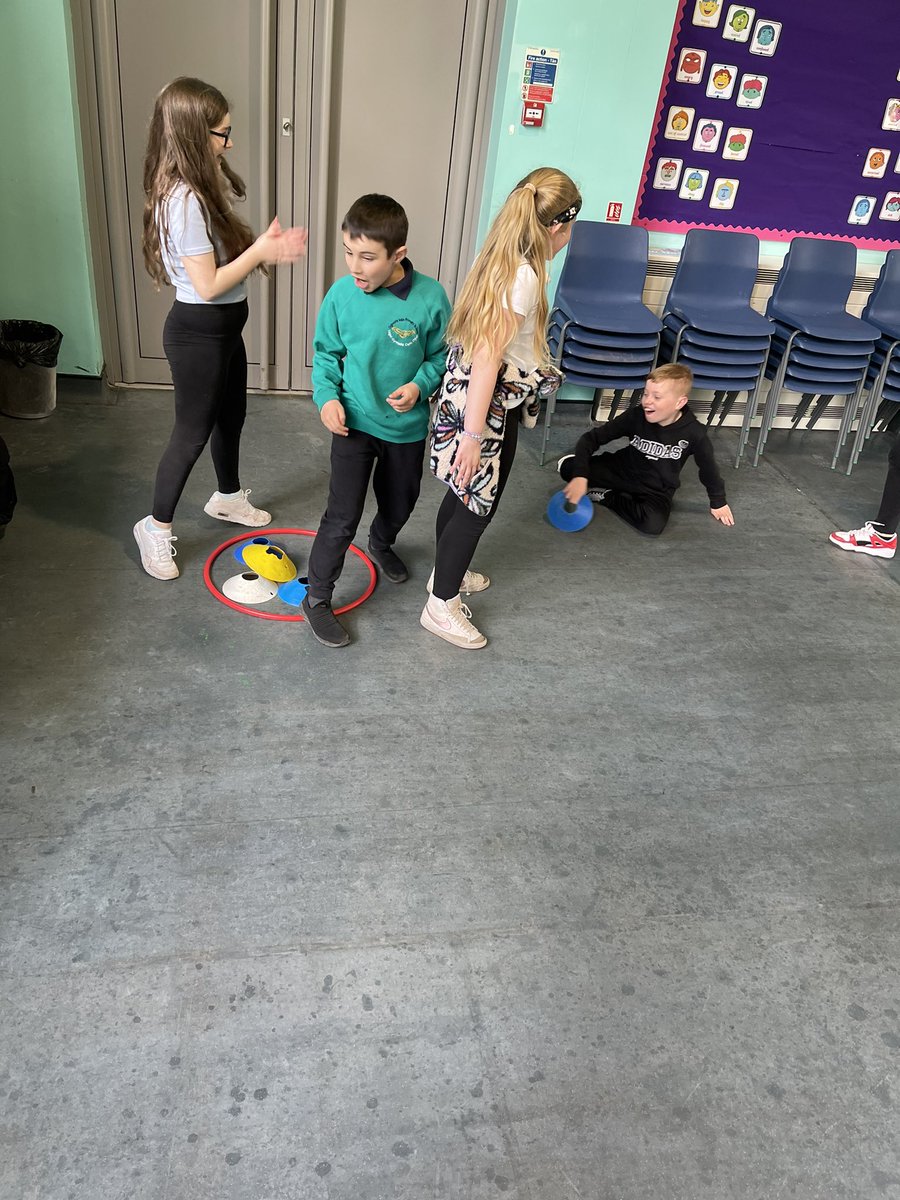 Dosbarth_Class9 tweet media