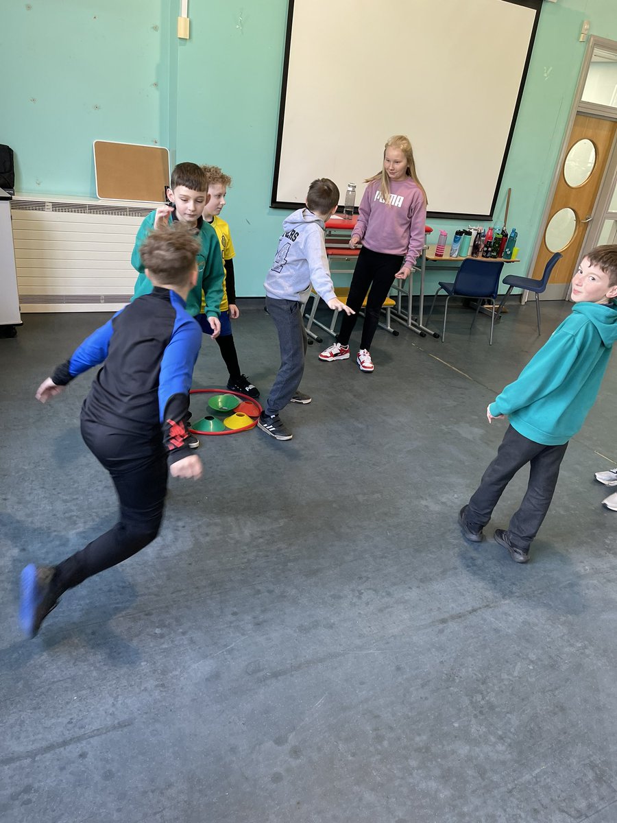 Dosbarth_Class9 tweet media