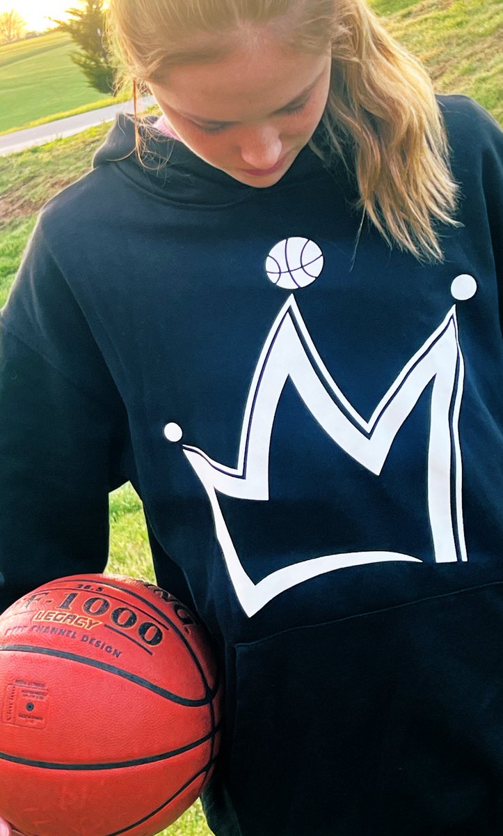 Ava_D_Workman1's tweet photo. I got my @CQ_Apparel this weekend 💪 What a great company that SUPPORTS womens basketball! Go check it out‼️@27ThunderSelect https://t.co/1Lq75SkGQj