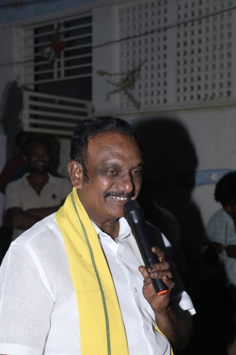 JilaniiSyed's tweet photo. నిన్న నరసరావుపేట పట్టణం 32 వార్డు నందు వైసీపీ నుండి కూటమిలోకి  చేరికలు.. కూటమి అభ్యర్థి @Dr_Chadalavada
@JanaSenaParty నరసరావుపేట ఇంచార్జి జిలాని గారి ��మక్షంలో పార్టీ కండువాలు కప్పి ఆహ్వానించిన నాయకులు. 

#JSPTDPBJPWinnig 
#JanaSenaParty 
#TeluguDesamParty https://t.co/ij6kC9LY4n