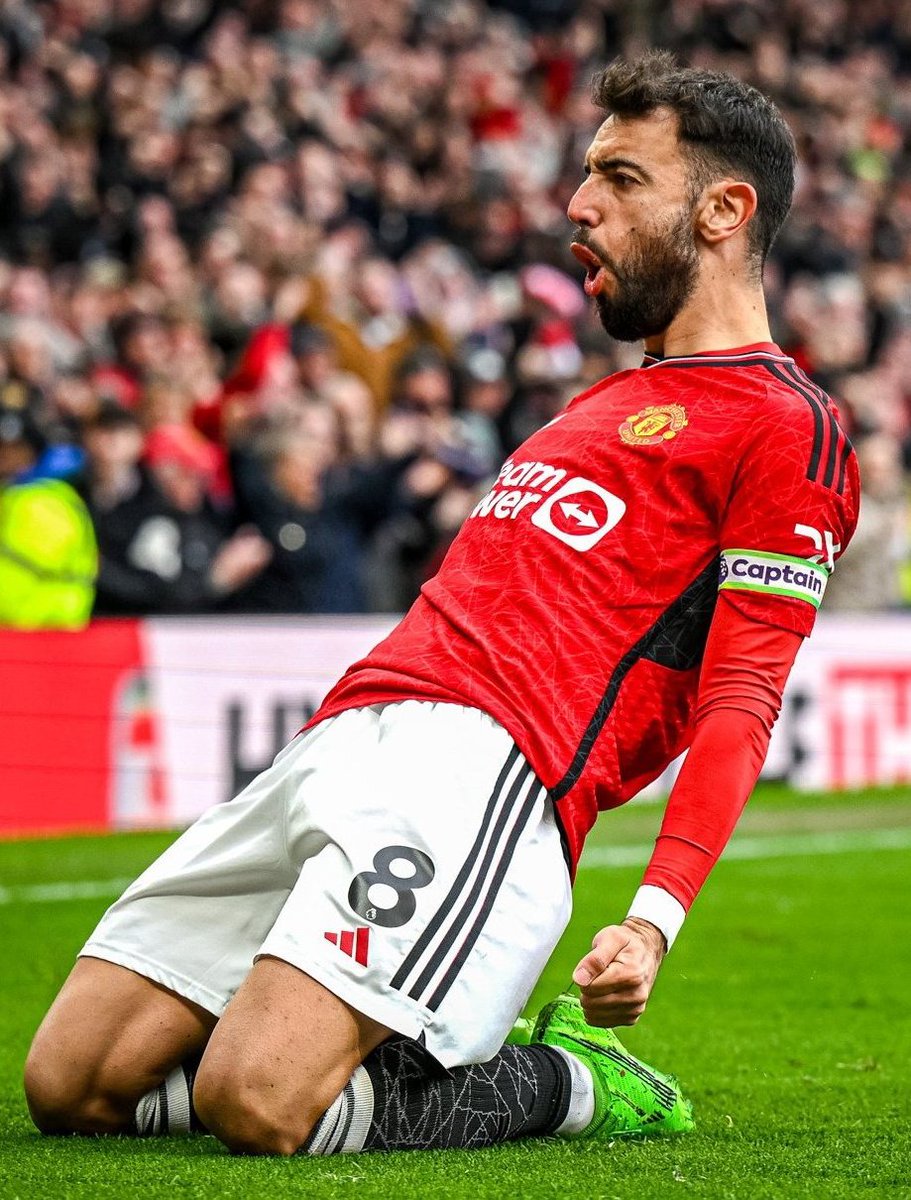 Bruno Fernandes 2020/21 • Goals - 18 (9 penalties) • Assists - 12 • Big chances created - 20 Cole Palmer 2023/24 • Goals - 20 (9 penalties) • Assists - 9 • Big chances created - 12 One was called 'Penandes', while the other is 'Cold Palmer POTY 🥶.' The Bruno hate 😭😭