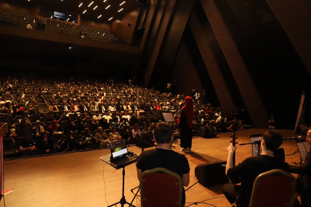 İl Millî Eğitim Müdürümüz Sayın Erhan Baydur, Isparta Güzel Sanatlar Lisesi öğretmen ve öğrencilerinin hazırladığı Aşık Veysel ve Aşık Mahzuni Şerif Türküleri Konserine katıldı. @tcmeb @ErhanBaydur1