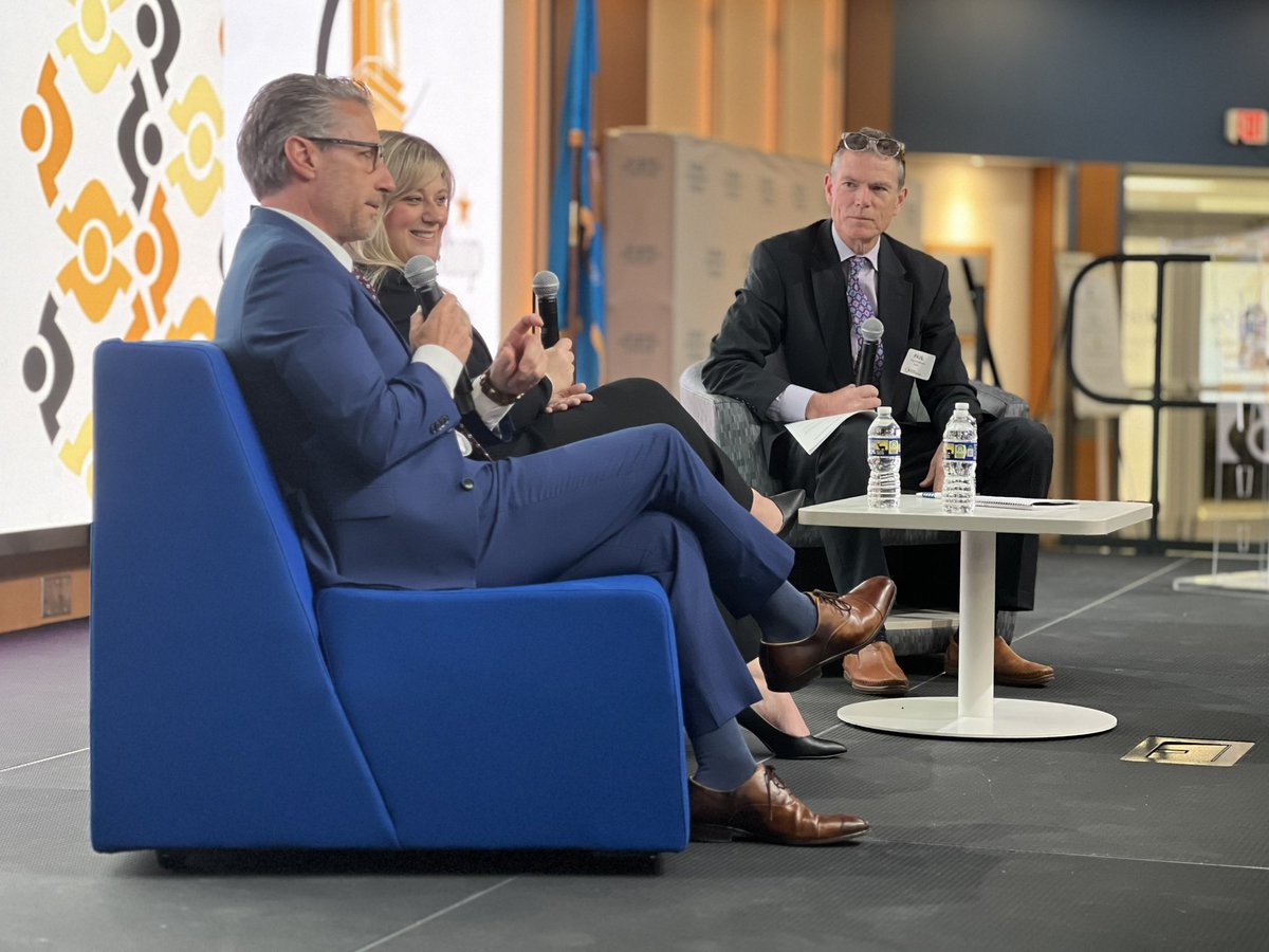 DEStateChamber's tweet photo. The Navigating Delaware Pathways Summit is underway!
First up is a fireside chat between Paul Herdman, Kimberly Hamill, and Sec. of Education Mark Holodick, where they are delving to the challenges and synergies between #education and the #workforce in DE.
#deworkforcesummit https://t.co/WmeYasTrfH