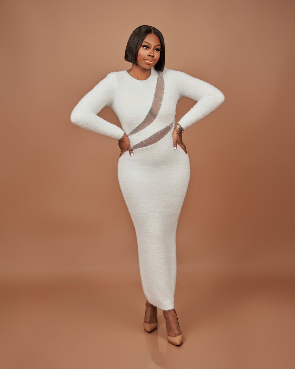 1Lexology's tweet photo. The Perfect Intersection of Experience &amp; Possibilities, where Self- Discovery meets Self- Acceptance 🤎🎁

#season30Eps1 🎈

 📸 @photographybytabb 
👗 @jluxlabel 
👠 @louboutinworld 
💇🏽‍♀️ @minkwigs
💄 @1lexology_ https://t.co/G3cRIBQ17C