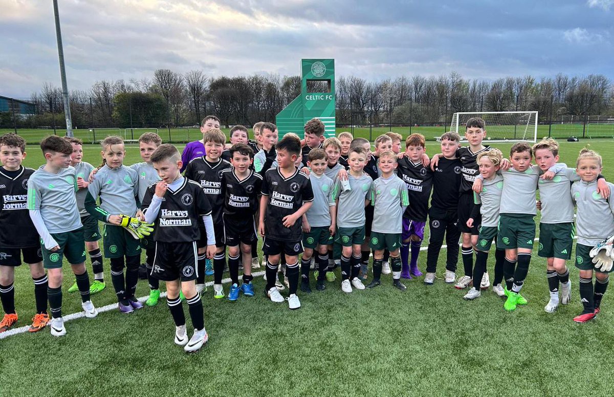 CelticSocAcad's tweet photo. 🍀🏴 Another week, another #TeamTour
This time we had Soccer Skills Academy from Kildare 🇮🇪 who started their trip with games and coaching sessions at Barrowfield.
Massive thanks to @CelticFCAcademy U9s for the game!
#CelticSoccerAcademy #Inspiresport https://t.co/lTa9TgpGlG