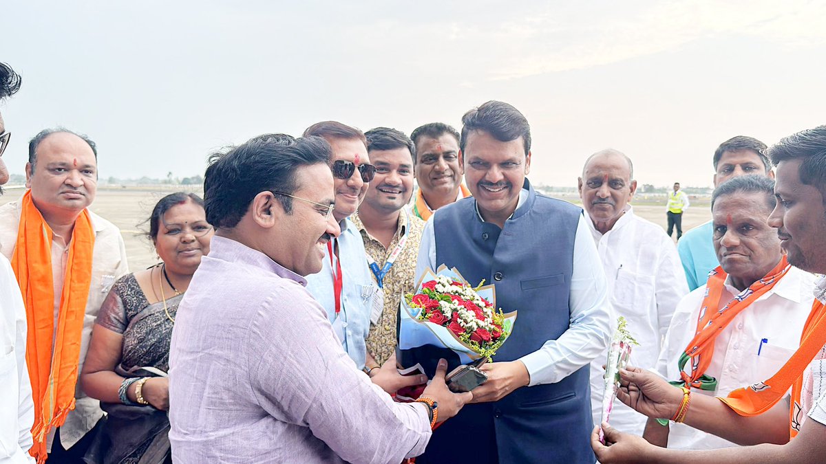 Dev_Fadnavis tweet picture