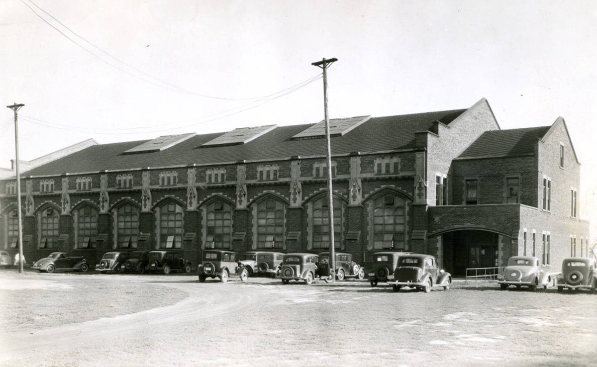 MUOverload's tweet photo. The Marquette Gymnasium, commonly known as the Old Gym, was built in 1922 and was the first full-time home of @MarquetteMBB #mubb https://t.co/8ZGKx7bVAD