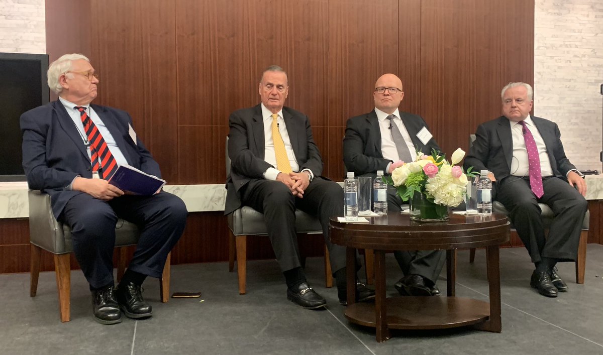 A fascinating panel discussion on Russia and the war in Ukraine last night, with genuine experts: former US ambassador to Moscow John Sullivan, @FINambUS and Gen. James Jones, former National Security Advisor & SACEUR. Many thanks to @CSIS for the invite.