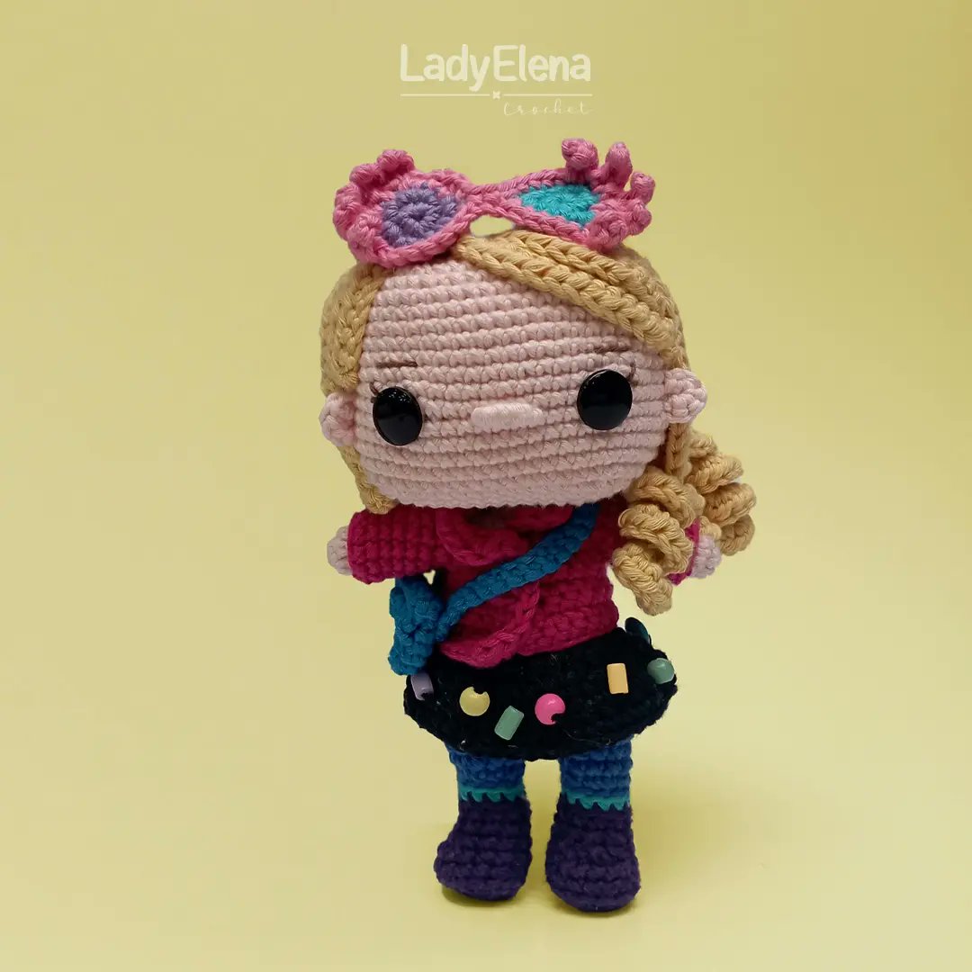 Hola!Por fin vuelvo a publicar cosas y es que el último mes ha sido un mes de muchos cambios. Pero como no paran de repetirme esto va a traer cosas buenas ☺️

Este amigurumi de Luna Lovegood gusta tanto como el personaje💜💙💗,uno de mis favoritos☺

El patrón es de @crocheniacs