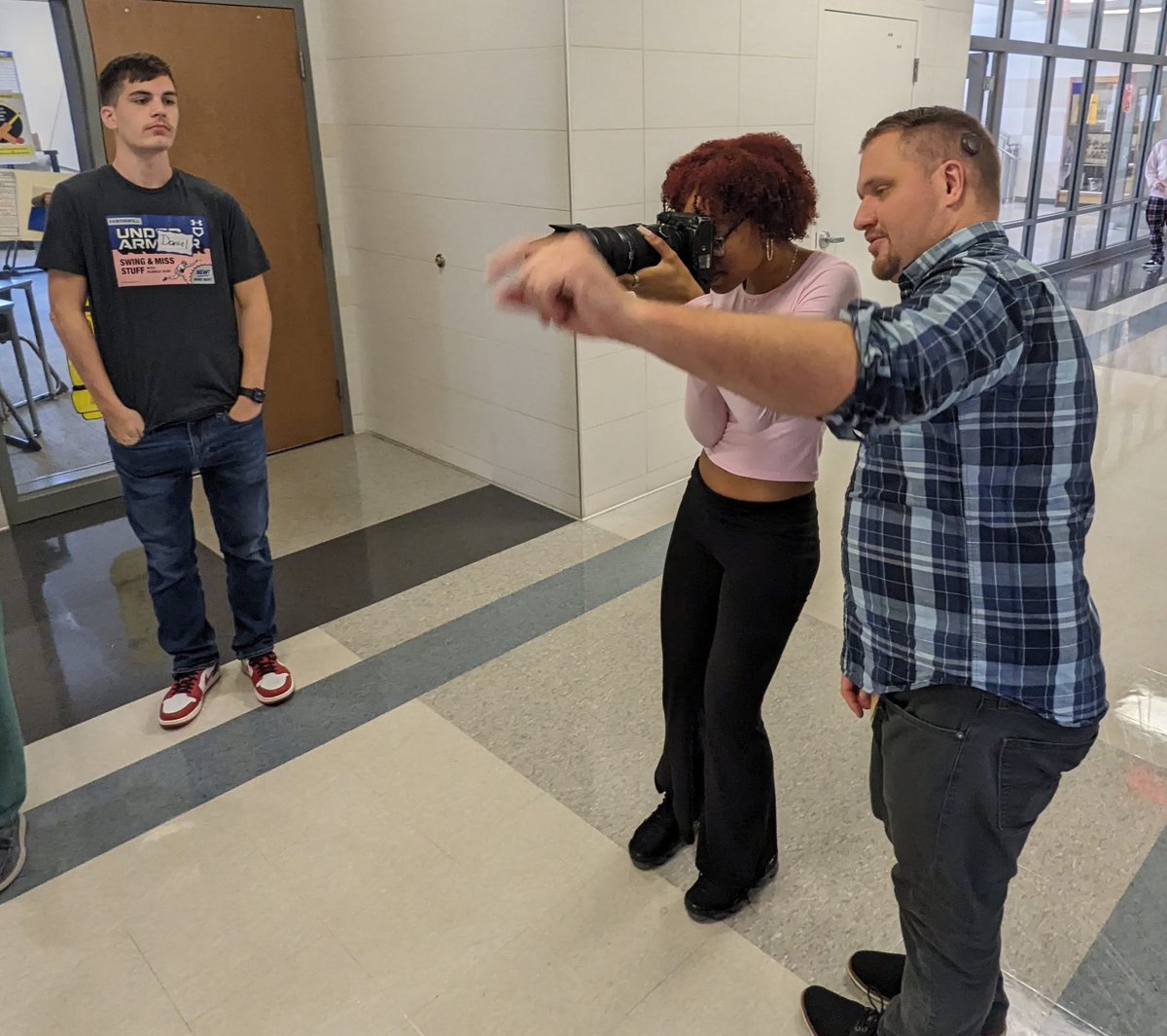 FHS alum Matt Sprague met with LYNX scholars to discuss the variety of careers in Photography. Students engaged in demonstrations using lighting equipment and were even able to receive advice from Matt’s professional eye on their own photos! @FCPSMaryland