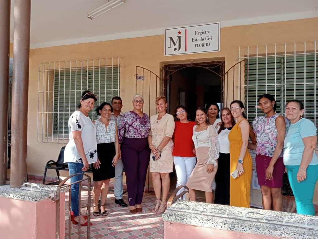 Minjus_Cuba's tweet photo. 👉 Continúa la visita de trabajo a la @justicia_camag presidida por la viceministra @PilarCubaMinjus y la participación de directivos del @Minjus_Cuba.
En el recorrido realizado intercambiaron con funcionarios del Registro Civil del municipio Florida
👇
#FamiliaMinjus 🌹🌿💪🇨🇺 https://t.co/Bu0KZ3u5NM