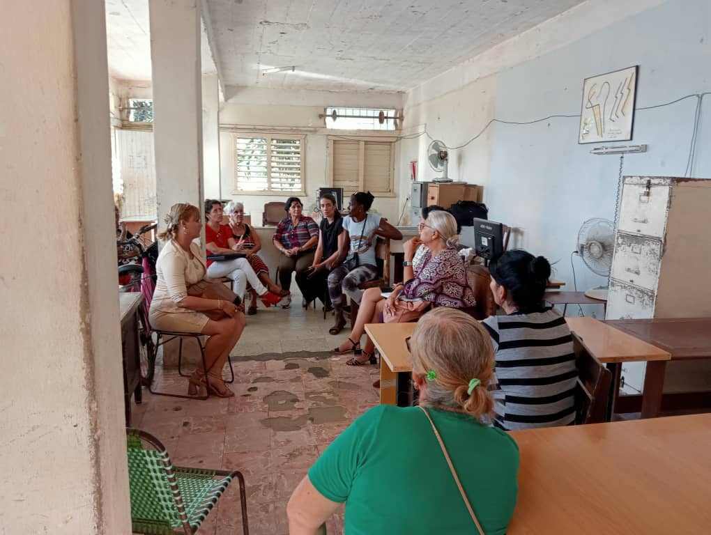 Minjus_Cuba's tweet photo. 👉 Continúa la visita de trabajo a la @justicia_camag presidida por la viceministra @PilarCubaMinjus y la participación de directivos del @Minjus_Cuba.
En el recorrido realizado intercambiaron con funcionarios del Registro Civil del municipio Florida
👇
#FamiliaMinjus 🌹🌿💪🇨🇺 https://t.co/Bu0KZ3u5NM