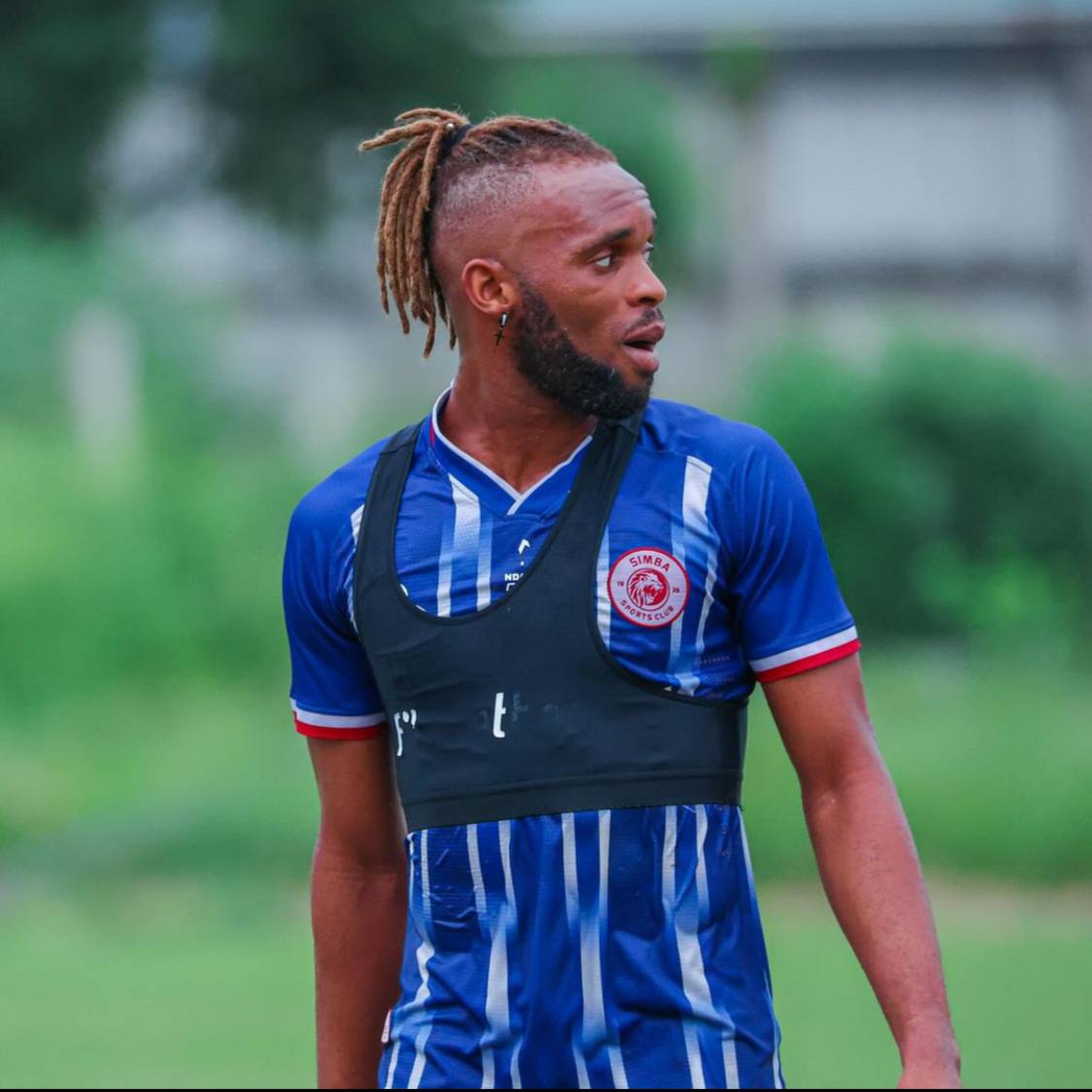 LnFoot's tweet photo. 🔴🇹🇿Essomba Onana et ses coéquipiers du Simba SC affûtent leurs armes pour leurs rencontre de ce samedi face au leader du classement, Young Africans.
📍début de la partie: 15H00
#Lnfoot #Simba_SC #Yong_Africans #Essomba_Onana #Lionsenclub 🦁🇨🇲 https://t.co/rHGgfuIlq8