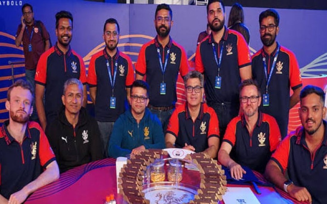 Every @RCBTweets fan should thank this bunch of idiots for ruining a great franchise. If these people have any shame left should throw themselves out before fans start deserting the franchise #RCBvSRH