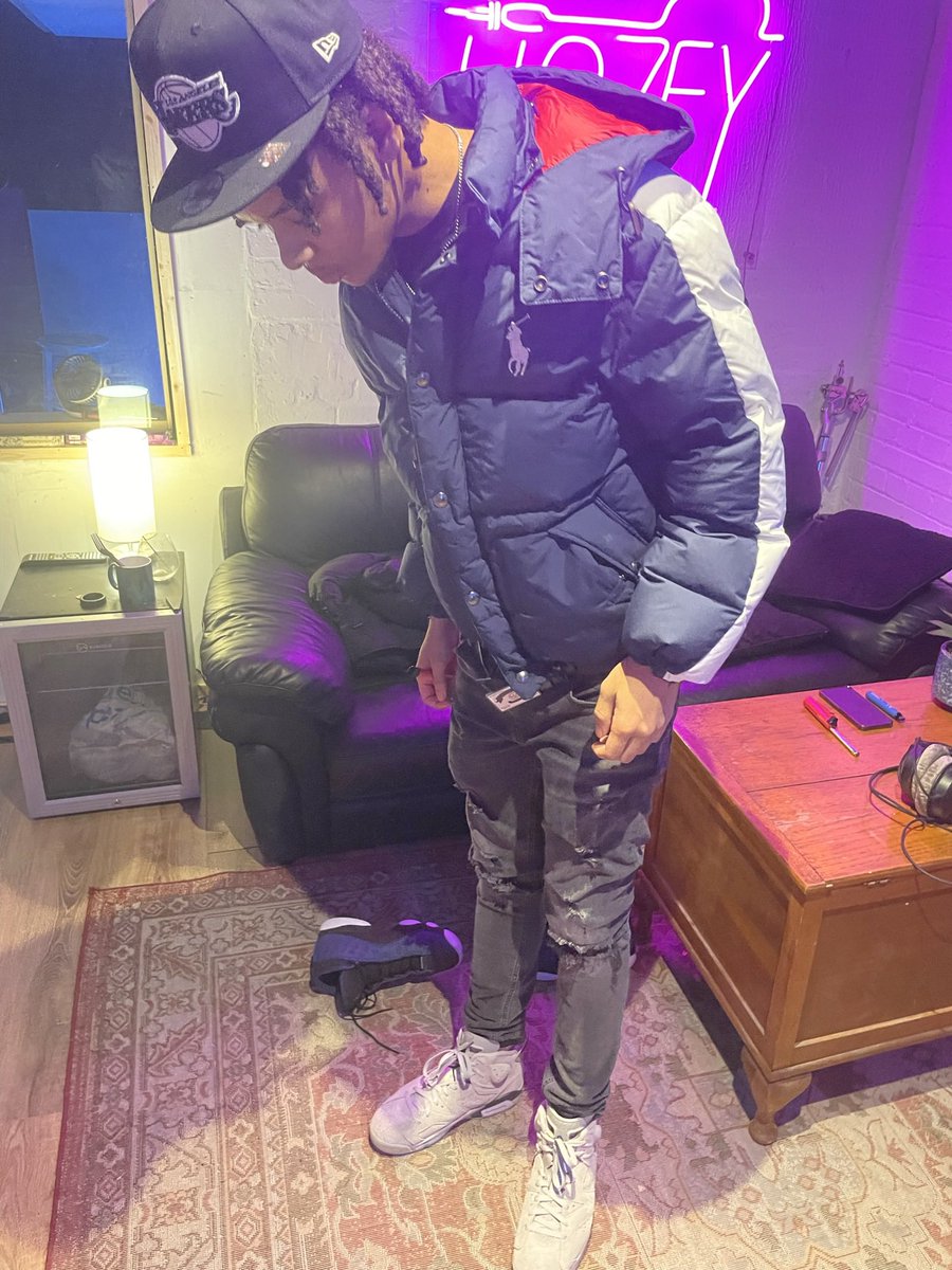 clutchadan9's tweet photo. @ashtonbetrim Loyal’s a understatement mann https://t.co/eXhqZLooch