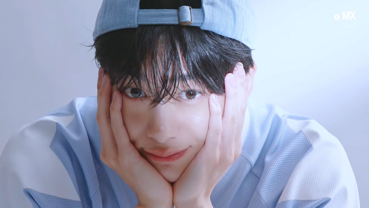 어떻게 이렇게 개구장이 얼굴이죠......................... 사랑스러어ㅜ....ㅠ