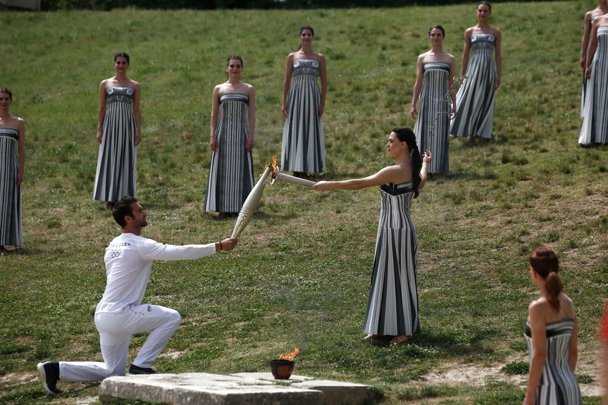 🔥 The Olympic flame was lit today at the Games' birthplace, in ancient Olympia, #Greece, and is on its way to #France for @Paris2024 A symbol of peace and friendship between peoples, the flame will now be carried through 🇬🇷 and 🇫🇷 by thousands of torchbearers @FranceintheUK