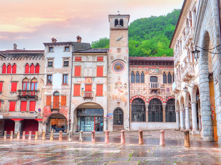 The town of Treviso might be a secret you'd want to keep to yourself but it certainly is one of our favorite gems in the Veneto:  bit.ly/2PoaBGK