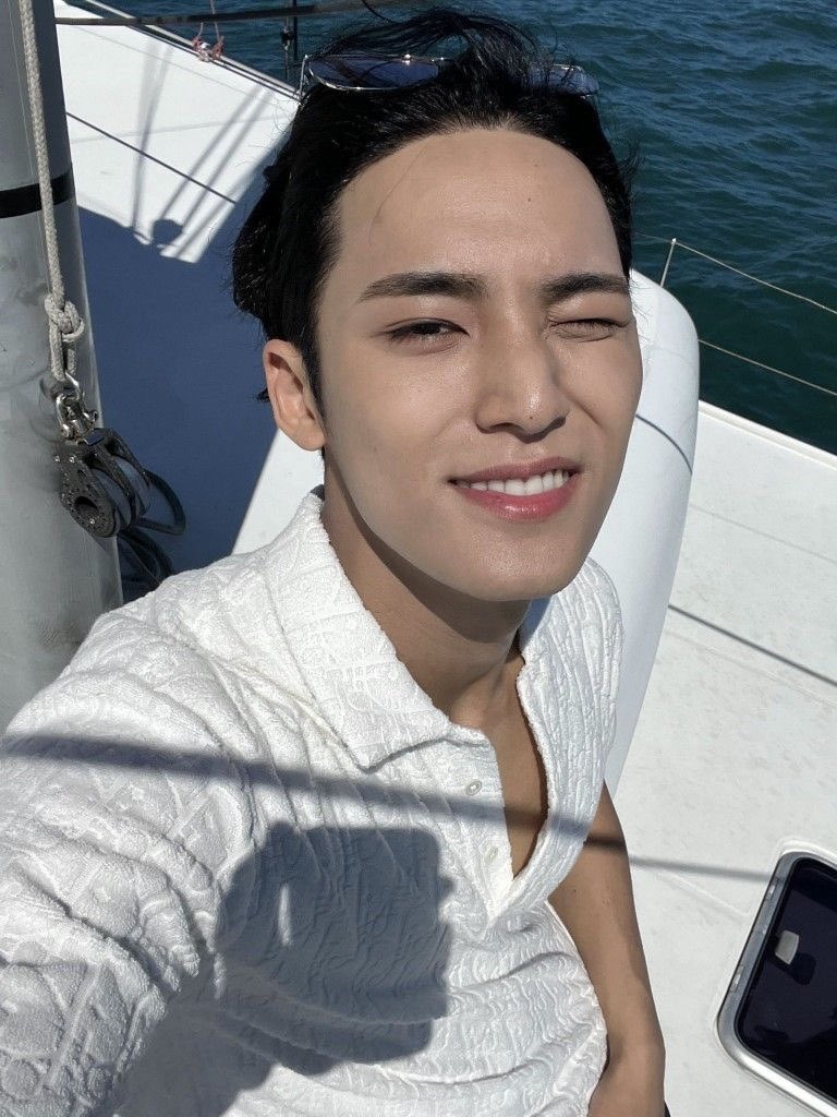 gwuyangz's tweet photo. if home was a person, it would be you. 

 #MINGYU #CSD #Carat_Selca_Day  
#caratselcaday #CARAT @pledis_17 🌊🐚 https://t.co/pQjhEvq84s