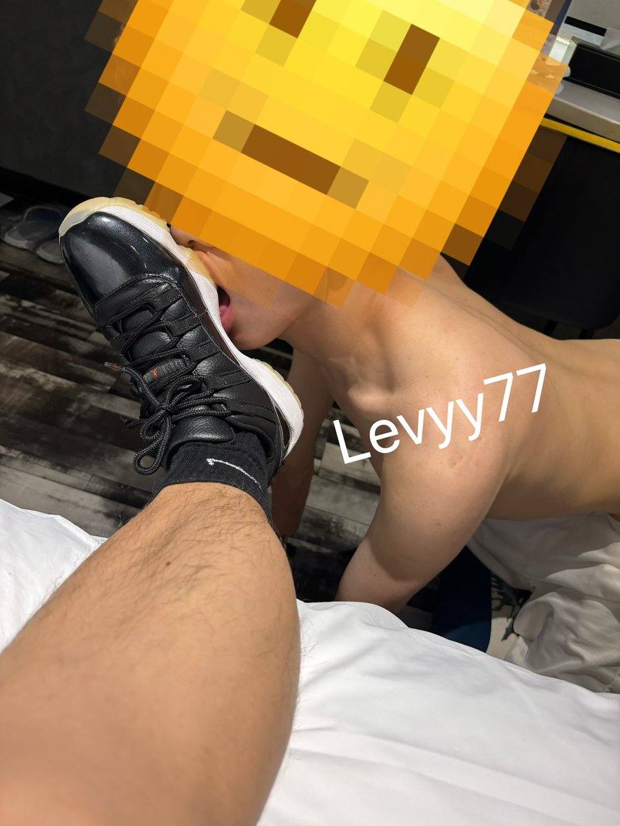 Levyy77's tweet photo. aj11yyds #白袜 #球鞋m #鞋袜 #鞋底奴 https://t.co/ODfB0Y08B0