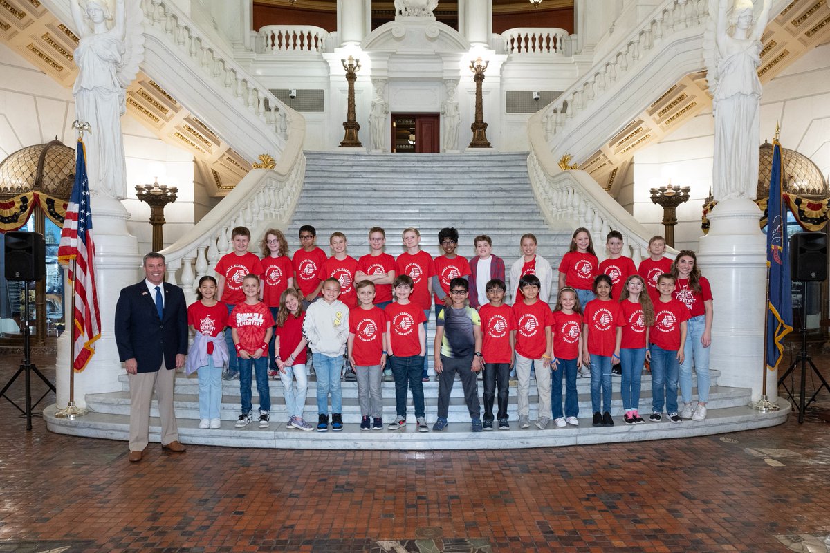 The @ShaullSharks took over the Capitol yesterday! It was a joy to host and visit with these outstanding students and teachers from @CVSDnews!