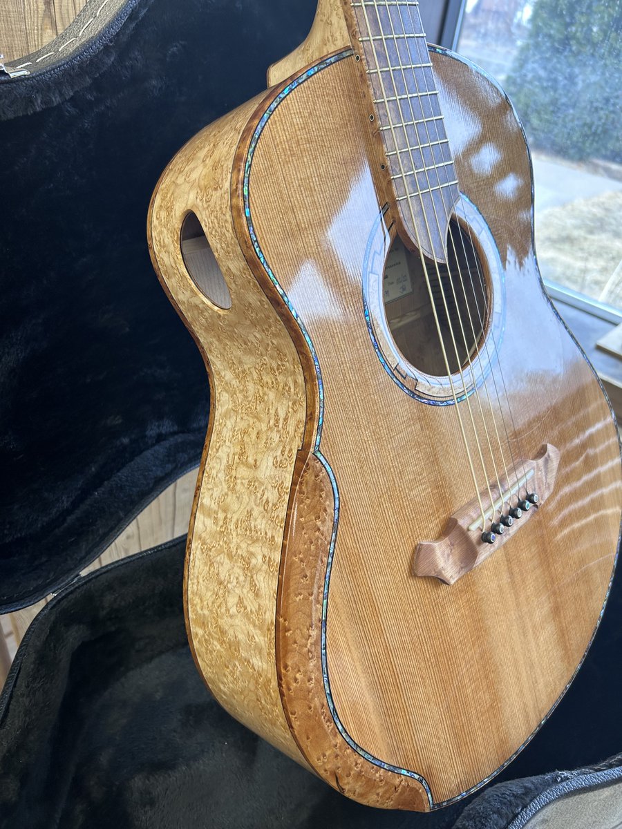 ThermalWoodCan's tweet photo. Beautiful guitar made by JM Acoustic Guitars. 

A lot of torrefied wood from ThermalWood Canada on this beauty. Thanks James from bringing it to the shop and letting us take a look.

#sustainability #thermowood #torrefied #guitar #luthier https://t.co/QBGMduinVU