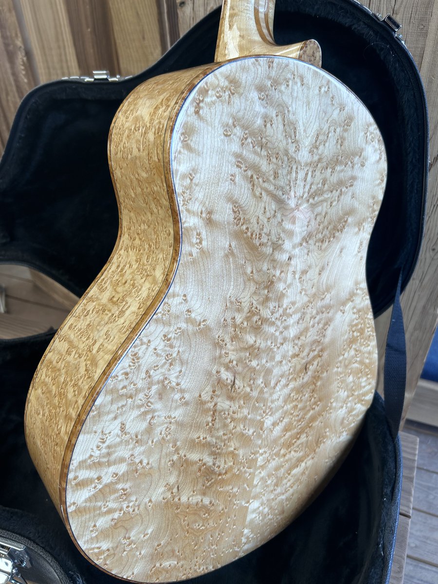 Beautiful guitar made by JM Acoustic Guitars. 

A lot of torrefied wood from ThermalWood Canada on this beauty. Thanks James from bringing it to the shop and letting us take a look.

#sustainability #thermowood #torrefied #guitar #luthier