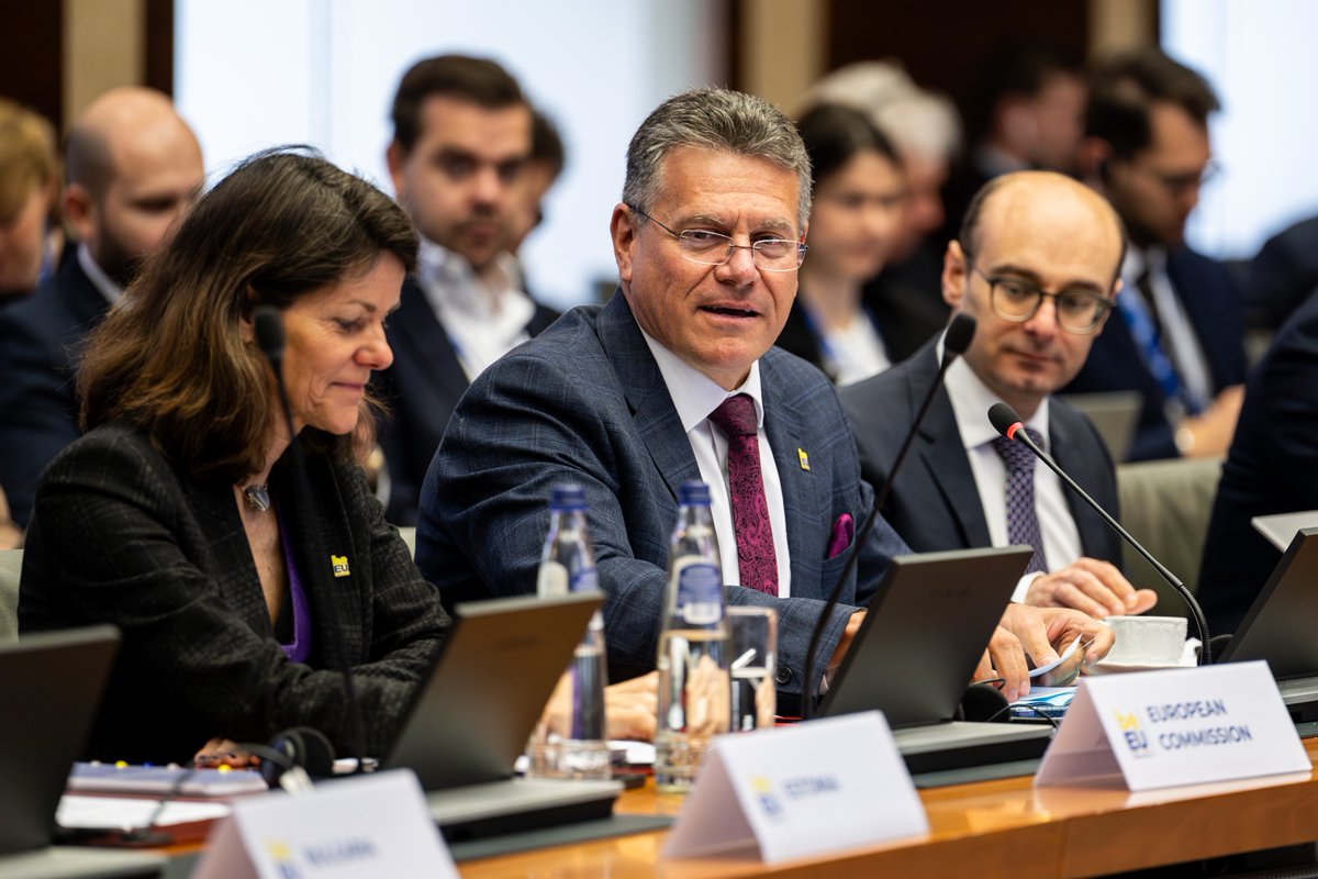 MarosSefcovic tweet picture