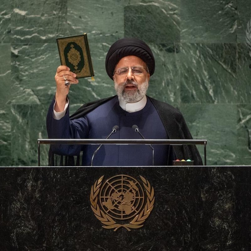 🇮🇷🇮🇱 ईरान ने संयुक्त राष्ट्र में इजरायल को चेतावनी दी:

"अगर इजरायल अपने बुरे कामों को जारी रखना चाहता है, तो उसे दर्जनों गुना ज़्यादा जवाब मिलेगा। हम खुद का बचाव करने और अपनी निवारक शक्ति का एक छोटा सा हिस्सा दिखाने में संकोच नहीं करेंगे।
