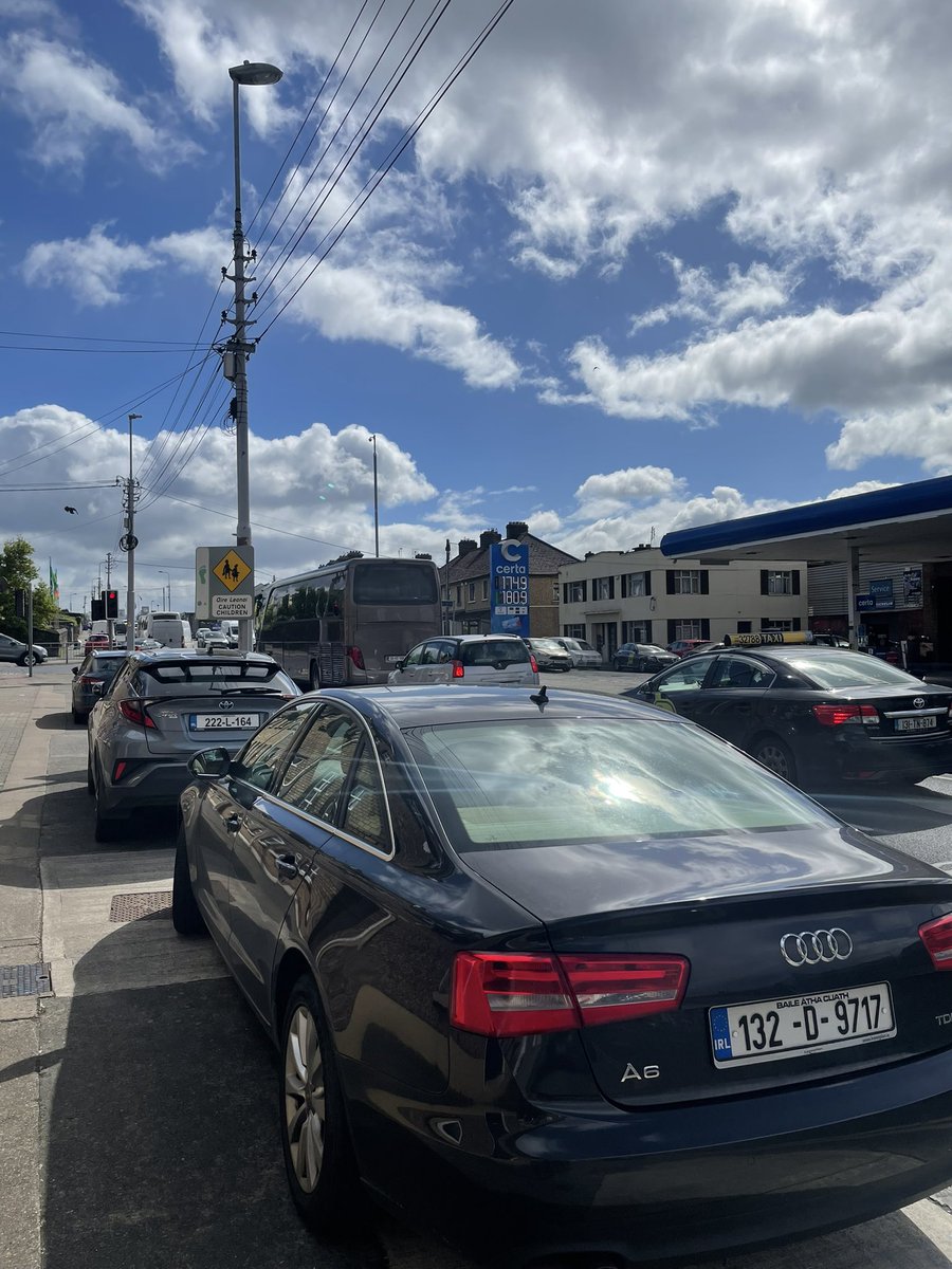 faz1886's tweet photo. Frick them kids, and anyone else on foot apparently. Pavement parking is rife around this school on Dublin Road #Limerick. Surely something can be done about this @LimerickCouncil @GardaTraffic @BadParkingLK #YPLAG #ZeroEnforcement https://t.co/oRVOG9yDtu
