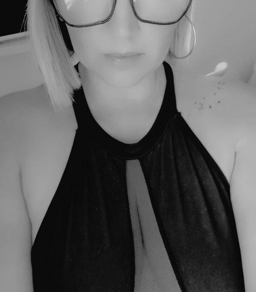 sasha42AW's tweet photo. The best sex comes from someone your not supposed to be f#@king , oh so true! 🫣🤣😜 #naughty #milflover #married #horny #adultwork #onlyfans #contentcreator #blondes #fetish @AdultWorkcom @OnlyFans https://t.co/ygYPsZHLee