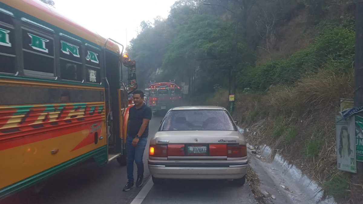 Vehículo averiado en la subida de #Villalobos #PMTVillaNueva coordina para movilizarlo del #TraficoVN