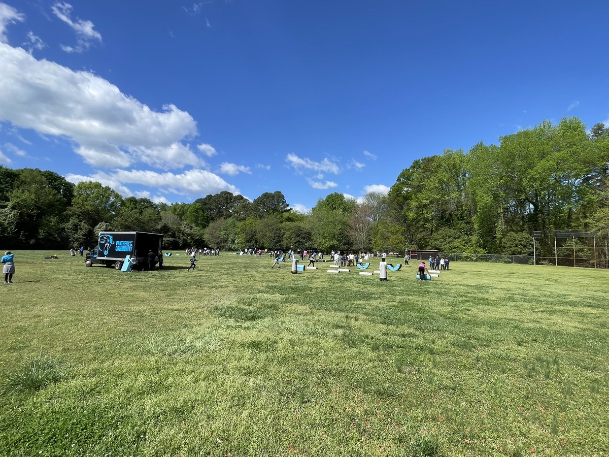 Late post here. Thank you @Panthers for bringing the #Play60 course to Lebanon Road ES and Rama Road ES. The kids had a blast. Also thank you @CoachFowler72 for bringing the @eastmeck_sports kids to help. @CoachVedder_HPE @arom07 @NCSHAPE @EriciaTurner @CharMeckSchools