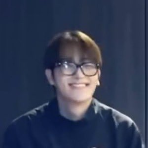 순간의 현재 tweet media