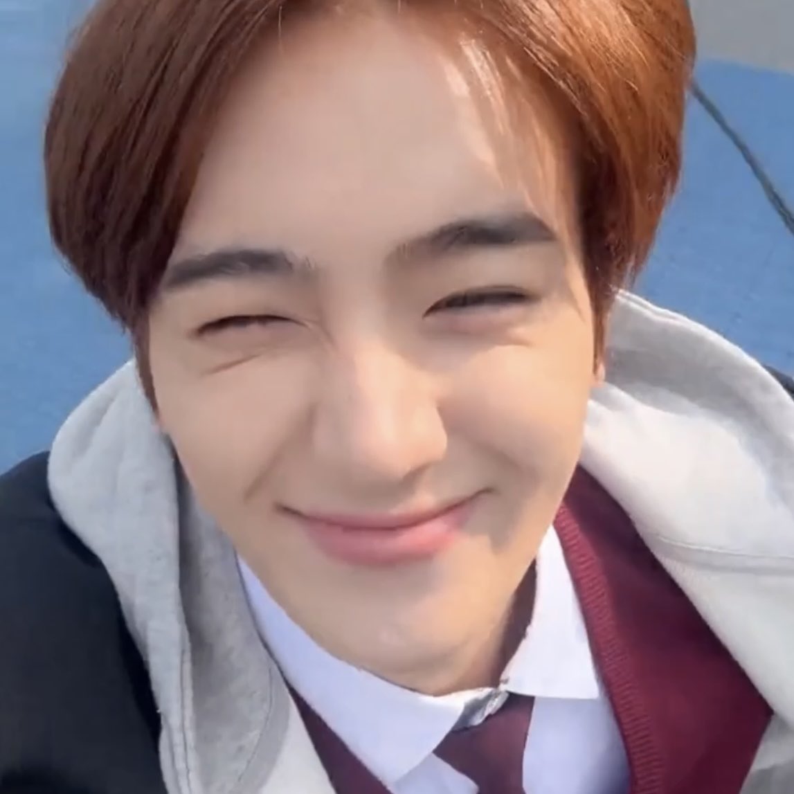 순간의 현재 tweet media